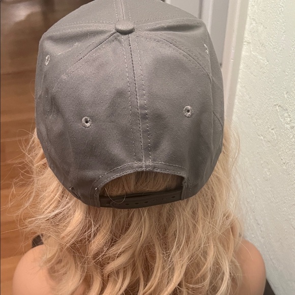 #1596** John Deere Light Gray Cap with Lime Logo - Unisex - Picture 5 of 8